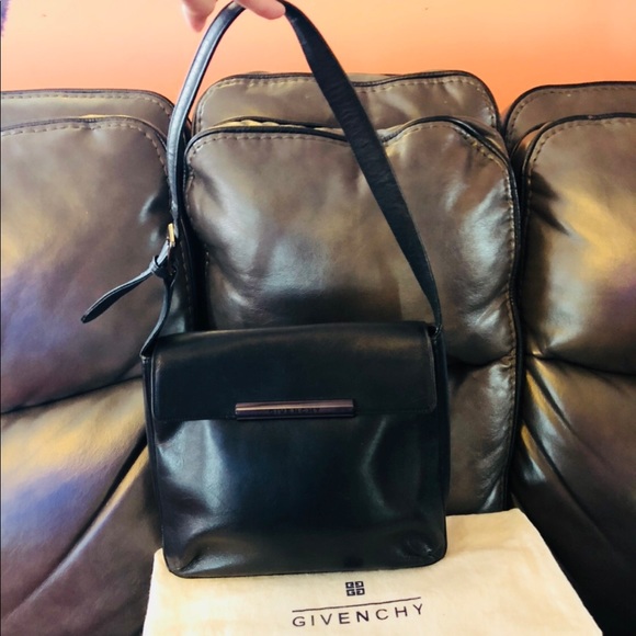 Authentic Givenchy Black Leather Shoulder bag - Picture 4 of 8